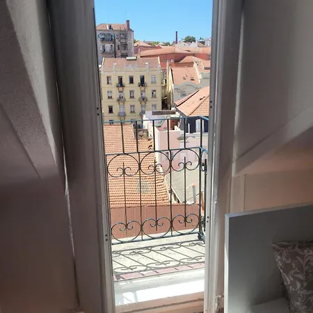 Zena Lisbon